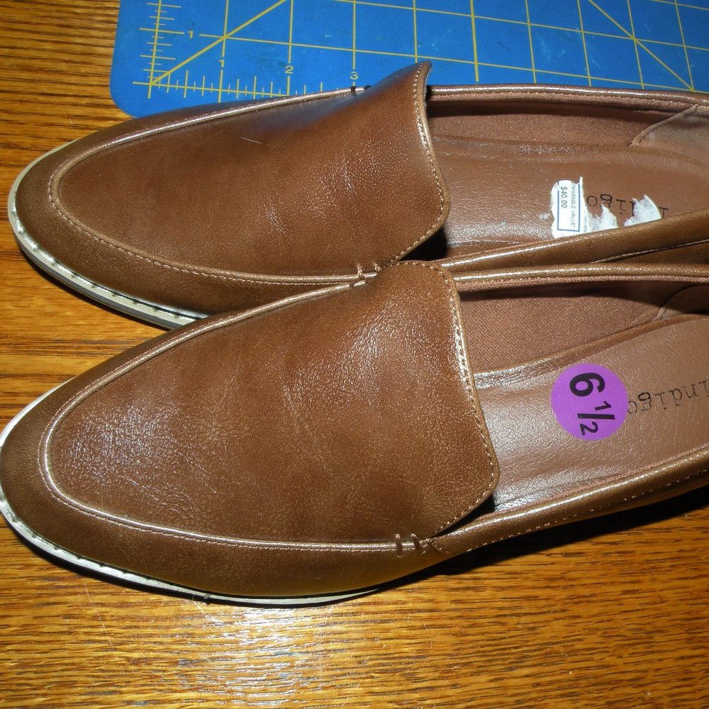 INDIGO RD. TAN LEATHER LOAFERS FLATS 6 1/2  NEW HAS TAG
